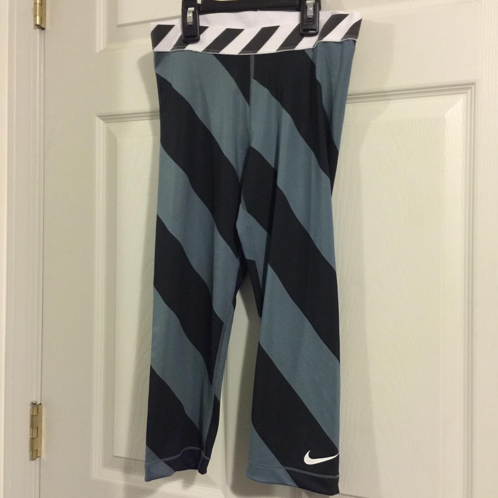 Nike dri fit Capri leggings striped